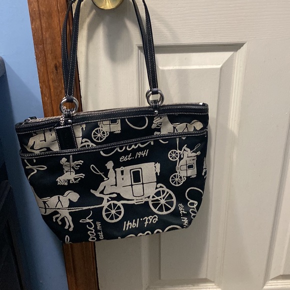 Coach purse excellent condition - Picture 2 of 4